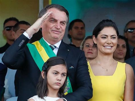 Michelle Revela Que Filha Com Bolsonaro Sofre De Síndrome Entenda Veja