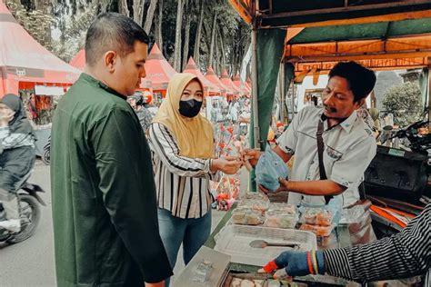 Mento Diburu Pengunjung Bazar Takjil Ramadan Menjadi Eksistensi