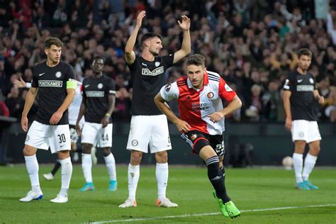 Santi Giménez Manda Mensaje A Los Fans Del Feyenoord Si Escucho A Mi Cabeza Y Mi Corazón Debo