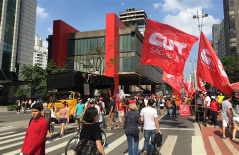 Protesto contra Temer termina no Monumento às Bandeiras sem grandes