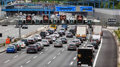 Ferien Staus Vor Dem Elbtunnel Haben Begonnen ADAC Warnt SHZ