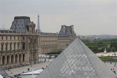 The History Of The Louvre In 1 Minute