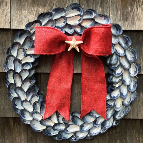 Artificial Christmas Wreath Ideas For Stunning Front Door Decorating