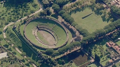 Pompeii Amphitheatre - Playing Peek-a-boo with Art History