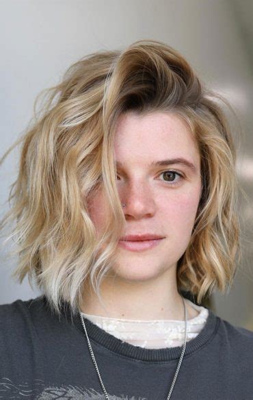 25 Wavy Bob Hairstyles For The Warm Season Modern Blonde Wavy Bob