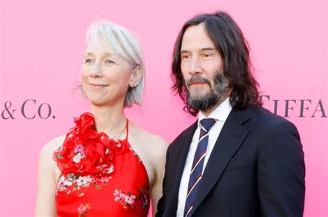 Keanu Reeves’ Girlfriend Alexandra Grant Dons Florals at MOCA Gala ...