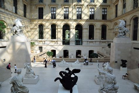 Paris te Bulunan Ünlü Sanat Müzesi Louvre Müzesi 1793 Güzel