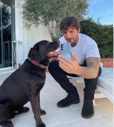 Stefano De Martino Cambiato Il Conduttore Rai Le Foto Di Ieri E