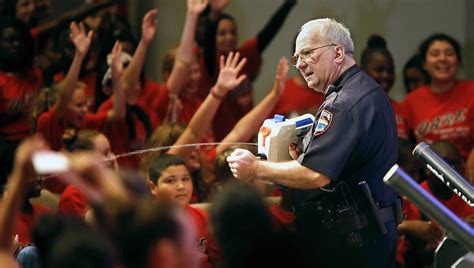 Winter Haven police officer graduates last D.A.R.E. class after 21 years