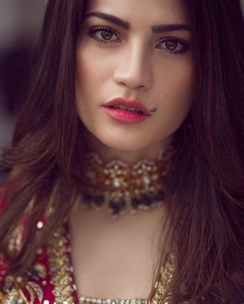 Seductive Poses Of Neelum Munir That Make Her Look More Hot News