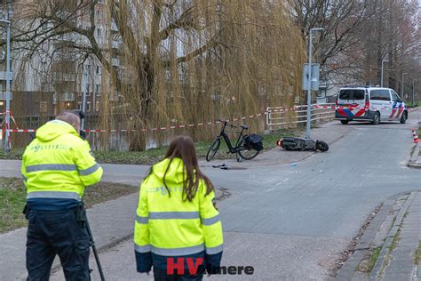 Fietser Gewond Na Aanrijding Met Snorscooter Hv Almere