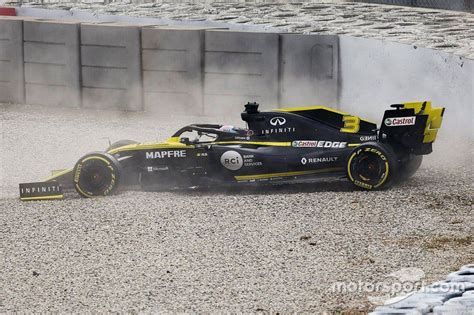 Daniel Ricciardo Renault F Team R S Crash At Barcelona February