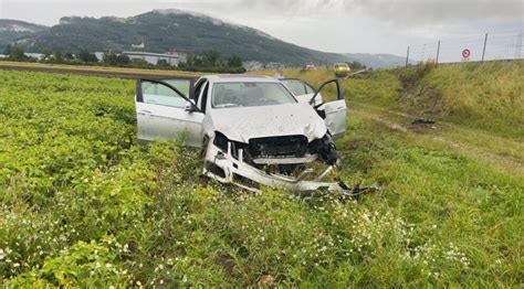 Autobahn A1 Bei Niederbipp SO Automobilist Durchbricht Bei Unfall Den