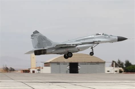 Se precipita a tierra un caza MiG 29 de la Fuerza Aérea del Perú