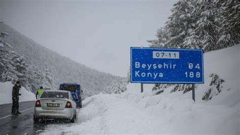 Antalya da kardan kapanan yol açıldı