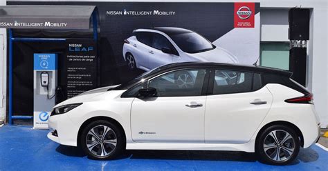 Nissan estrenó el nuevo Leaf eléctrico y centro de carga