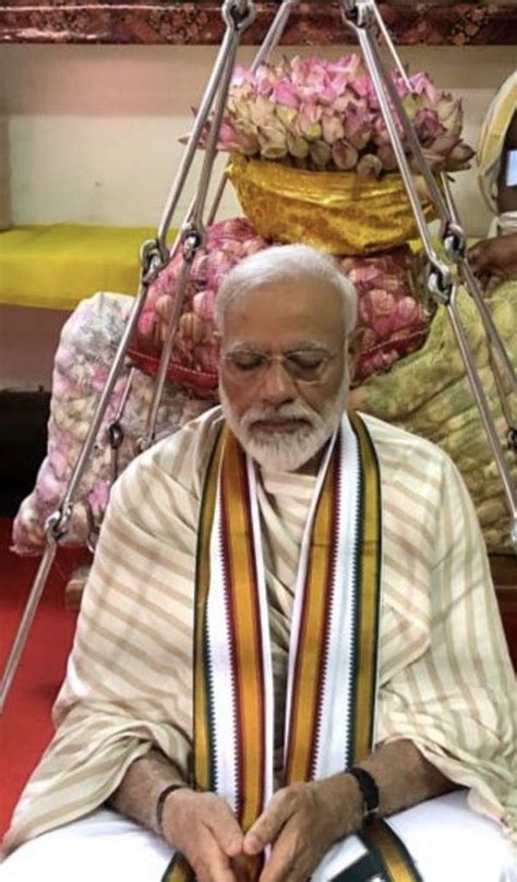 PM Modi offers prayers at Guruvayur Lord Krishna temple - News Live