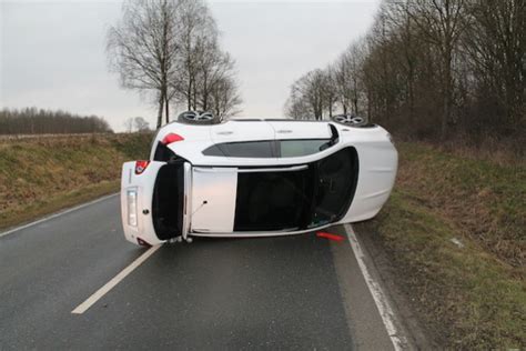 Rüthen Zu schnell auf regennasser Fahrbahn