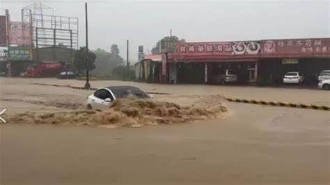 暴雨襲南投！竹山「馬路變河流」 驚險畫面曝光｜四季線上4gtv