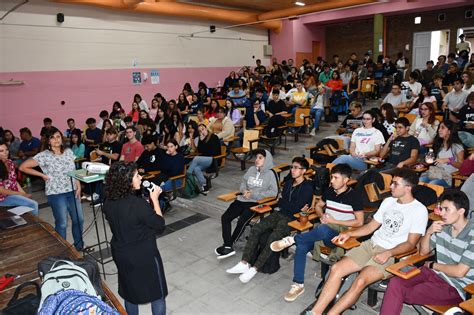 Ingresantes De Exactas Participaron De Un Taller Sobre Violencia De