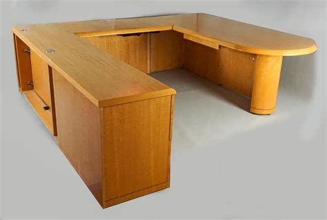 Lot Contemporary Maple Horseshoe Shaped Modular Desk Unit And Aeron