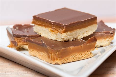 Recette carrés caramel et chocolat Marie Claire