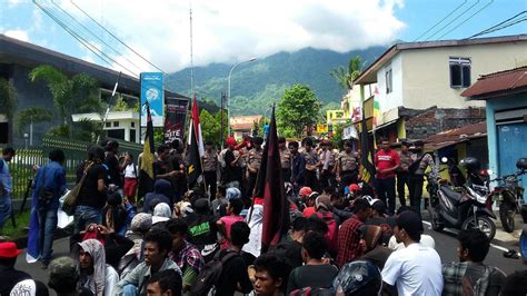 Top 3 Heboh Pengibaran Bendera Tiongkok Regional