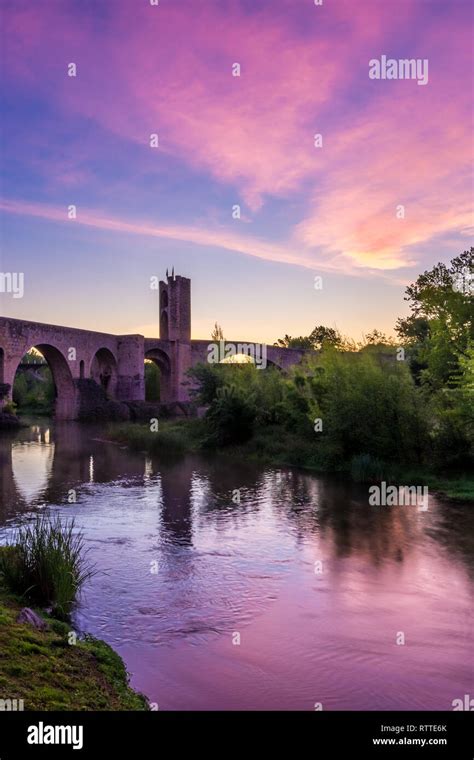 Medieval Bridge of Besalu Stock Photo - Alamy