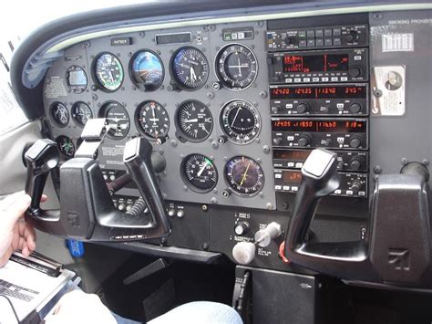 AVIATION WORLD: Aircraft Flight Instruments and Navigation Equipment