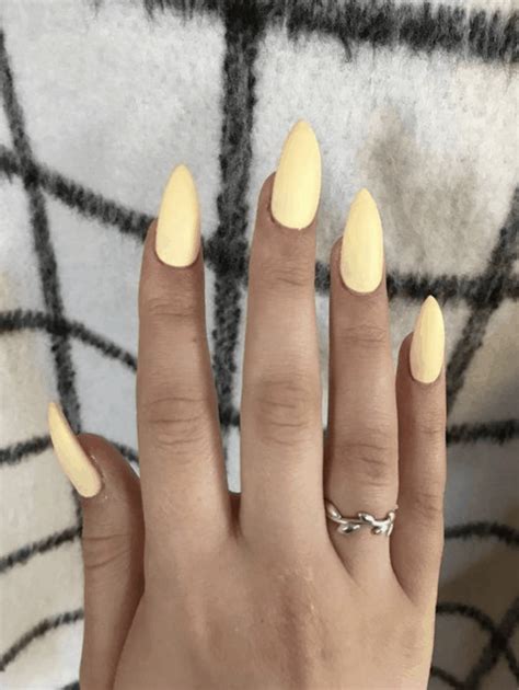 Popular Spring Nail Colors For An Unblurred Lady