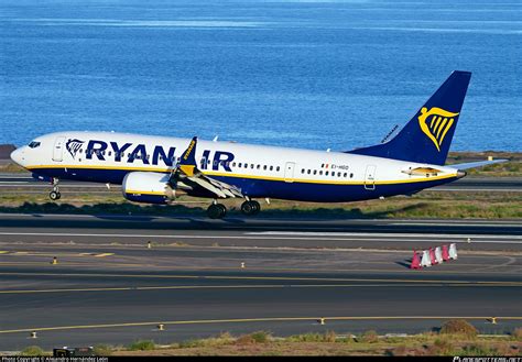 EI HGO Ryanair Boeing 737 8200 MAX Photo by Alejandro Hernández León