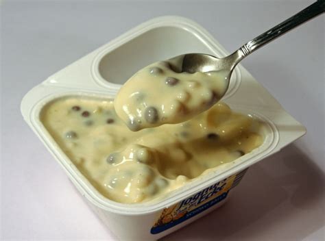 M Ller Joghurt Mit Der Ecke Knusper Schoko Balls Und Joghurt Vanille