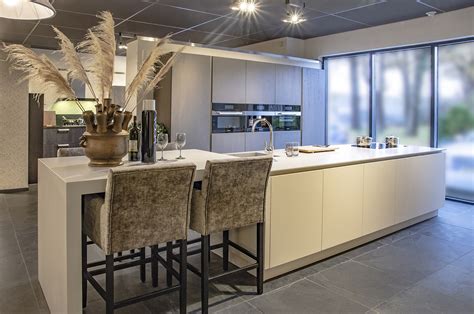 Keuken Met Eiland En Bar Bij Keukencentrum Uniek