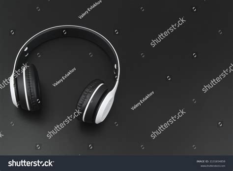 113,047 White Headphones On A Black Background Images, Stock Photos ...