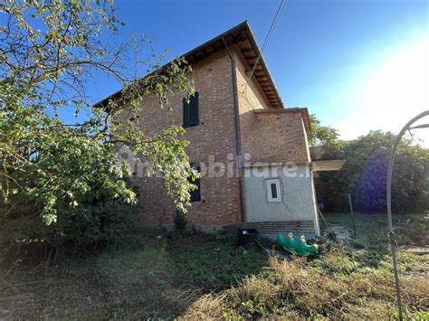 Vendita Casa Colonica In Via Della Vittoria Castiglione Del Lago Buono