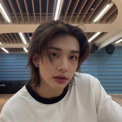 Hyunjin Vlive 220810