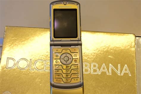 Motorola RAZR V3i Gold DOLCE & GABBANA Special Edition on Carousell