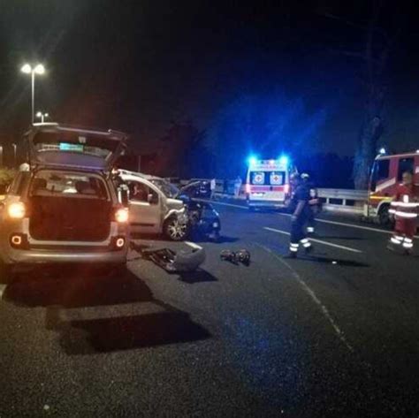 Strage Nella Notte Sulle Strade Di Roma Due Incidenti E Tre Morti