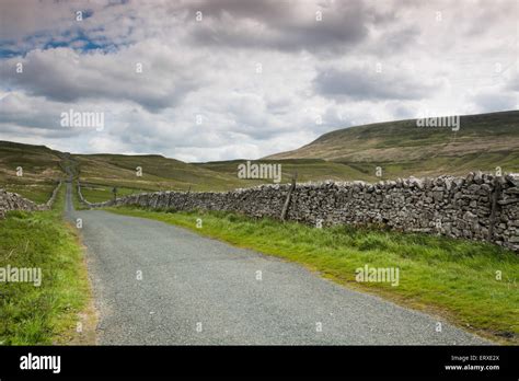 Country Road At Yorkshire Dales Hi Res Stock Photography And Images Alamy