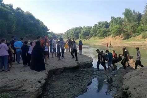 Miris Bocah Tahun Tewas Di Bengawan Madiun Sempat Pegang Tangan