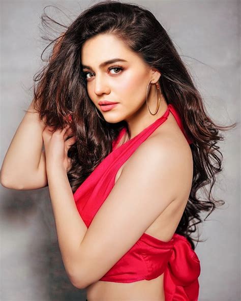 Zara Noor Abbas Hot Photos Wallpaper Image Pics HD BLOG