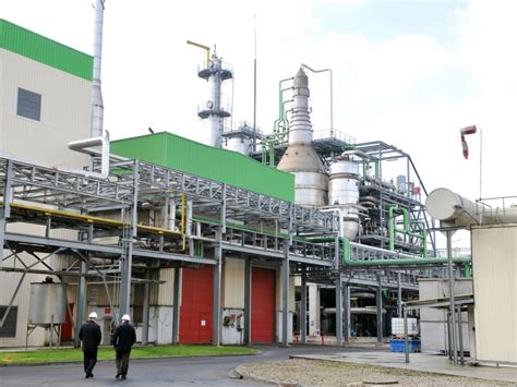 Un incendie s est déclenché dans une usine Seveso près Rouen Challenges