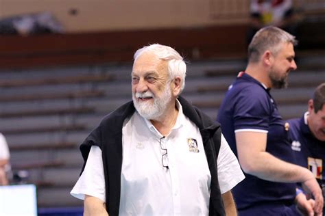 Volley Ligue A Le Pr Sident Du Stade Poitevin Claude Berrard Fait Les