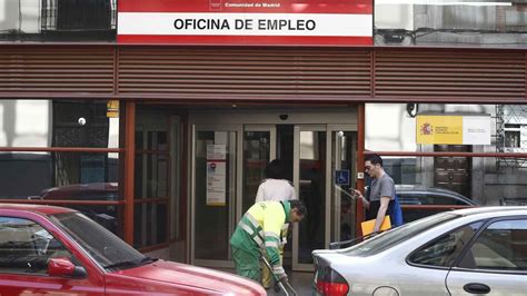 El Paro Se Reduce En Mayo En Personas Y Deja El Desempleo En Su