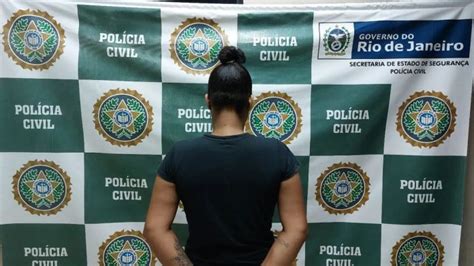 Acusada De Associa O Para O Tr Fico De Drogas Presa Pela Pol Cia