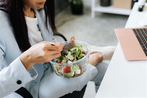 3 Consejos para comer saludable en la oficina Hábitos Sanos