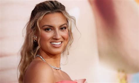 Tori Kelly Parents, Net Worth, Husband, Age, Height