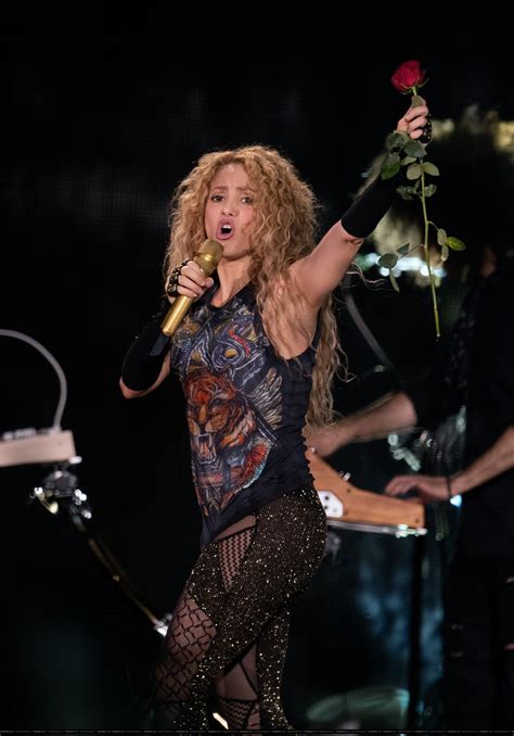 Shakira - Performs Live in Hamburg 06/03/2018 • CelebMafia