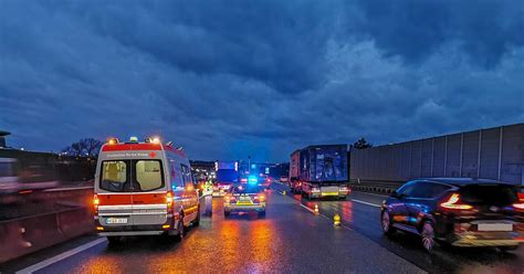 Unfall Auf Der A Bei Sinsheim Verkehrsbehinderungen In Richtung