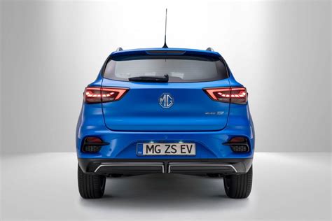 Refreshed Mg Zs Ev Debuts With A Grille Less Look New Infotainment And